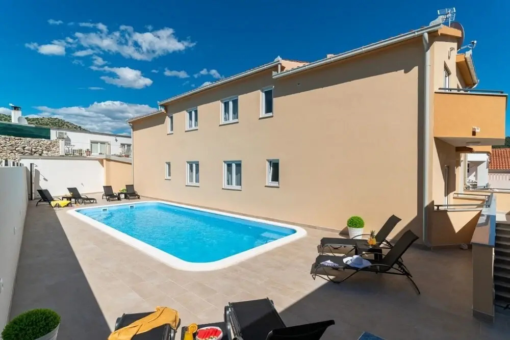 Lux 2 - Heated Pool - A2