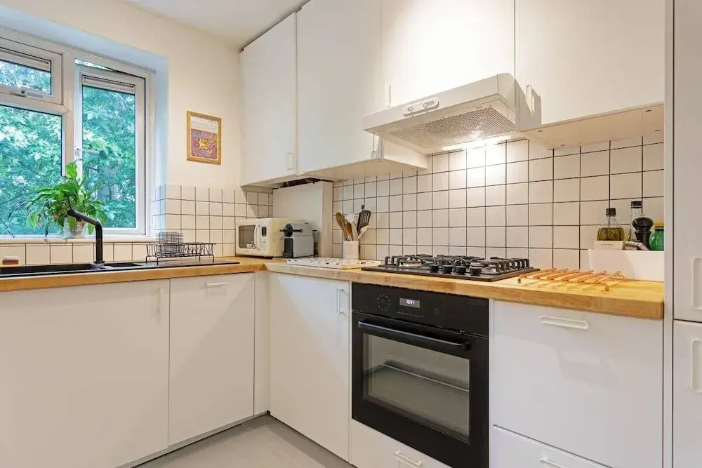 Spacious 1bed Flat W/balcony Zone 2, 5mins to Tube