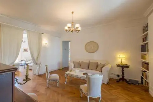 Penthouse Lou Lòu by iVillamia com