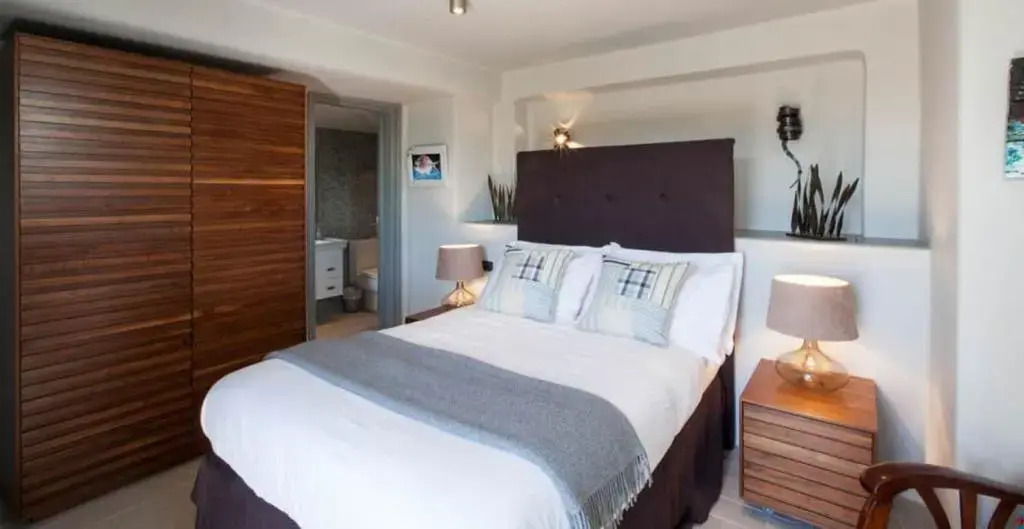 White House 8 Bedrooms