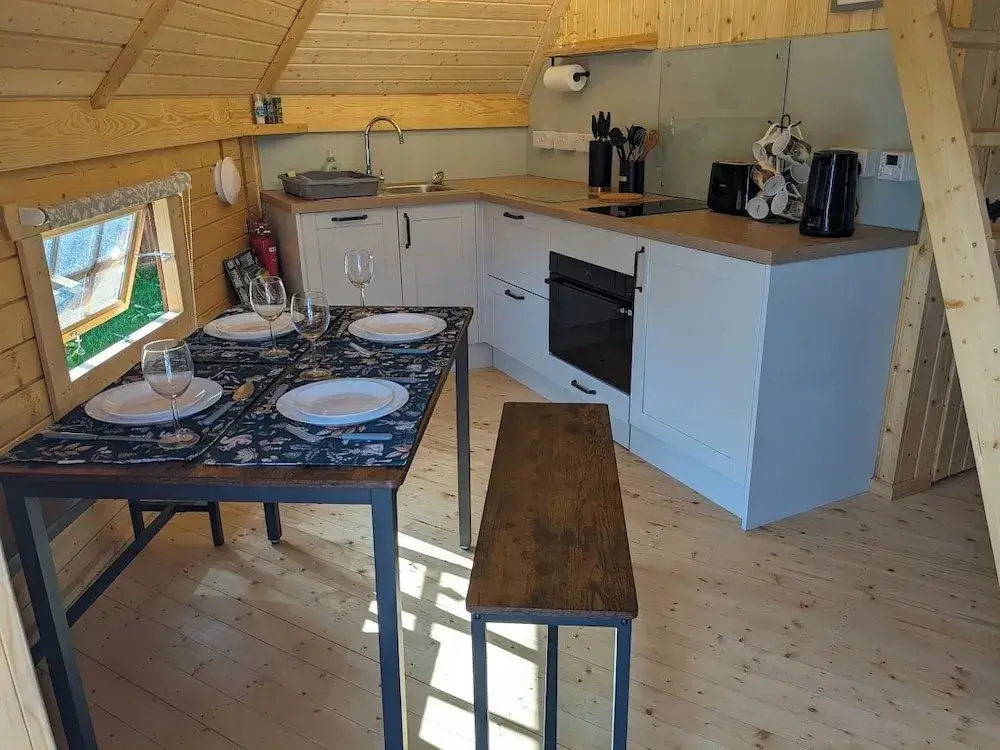 Woods Meadow Glamping - Peaceful days, Relaxing stay - Family & Pet Friendly Lodges - Woodland Escape