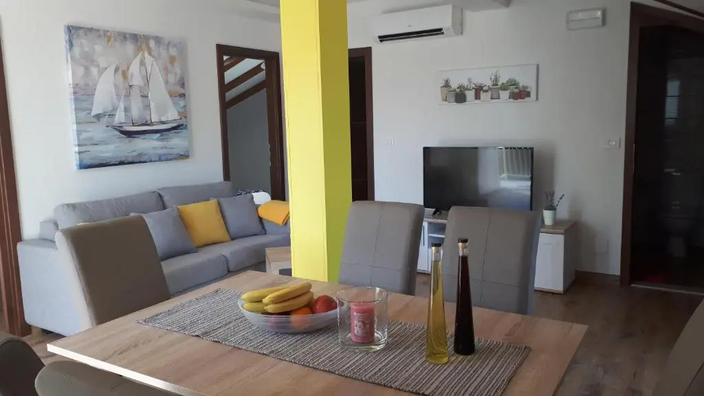 Apartments Šišević - Comfort Apartments with Balconies and Sea View