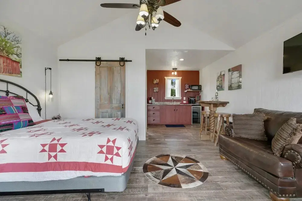 Stunning Cabin W/hot-tub and Gorgeous Ranch Views