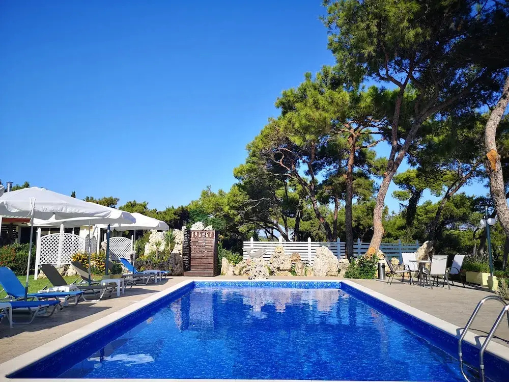 Louis Luxury Villa by living in blue