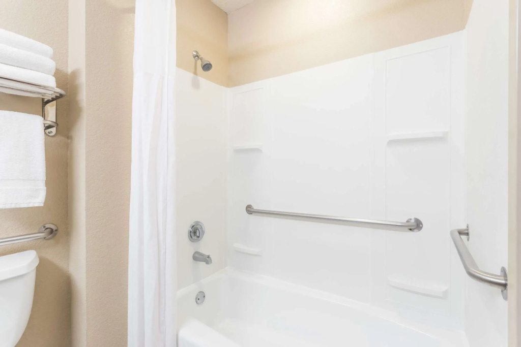 Days Inn & Suites by Wyndham Lakeland