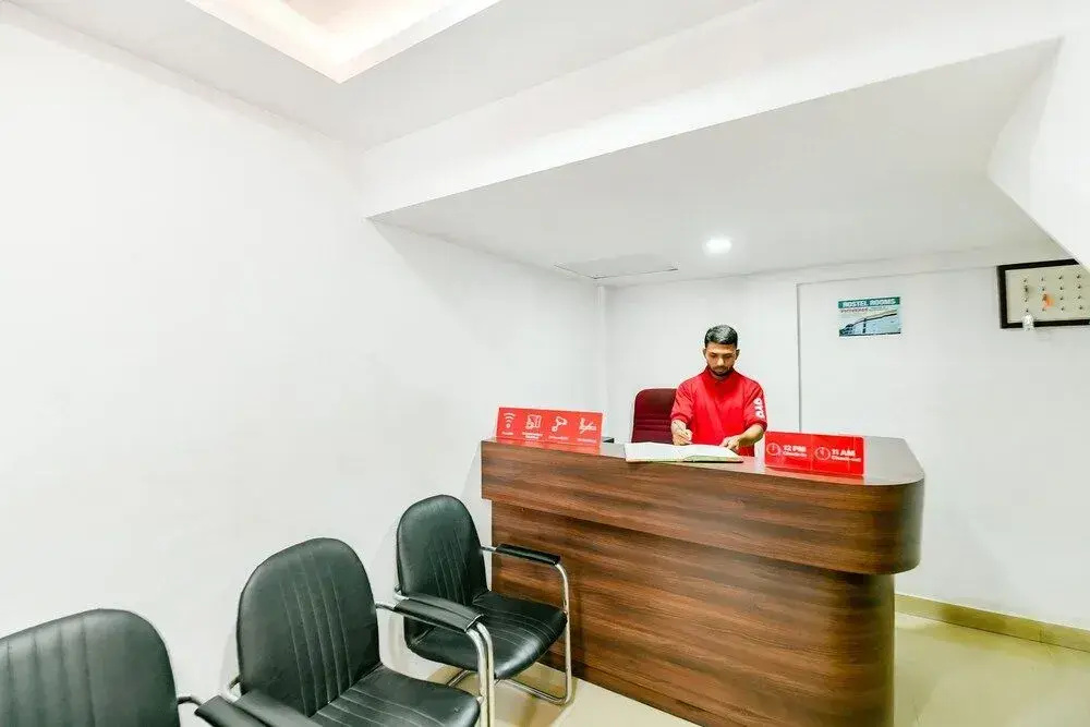 OYO 23106 Vattekad Tourist Home