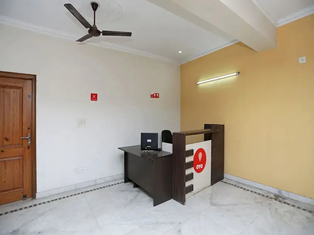 OYO 12502 City Hotel