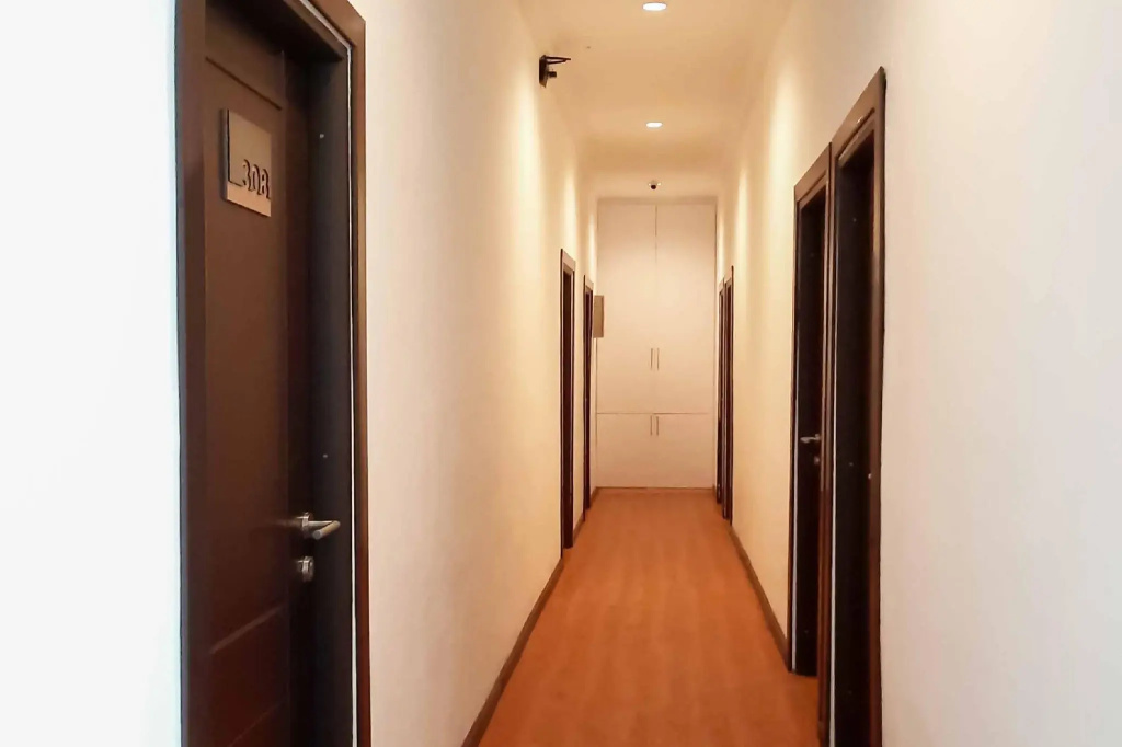 RedDoorz near RS Royal Prima Medan 2