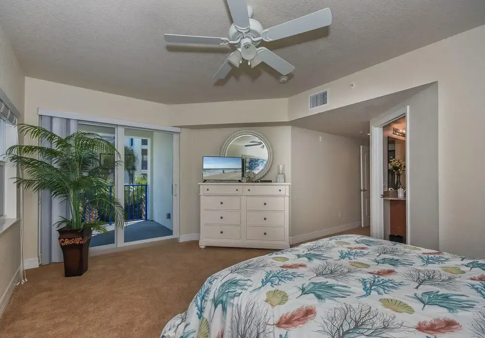 Beautiful Beach Themed 3 Bed 2 Bath End Unit Condo Ow20-207