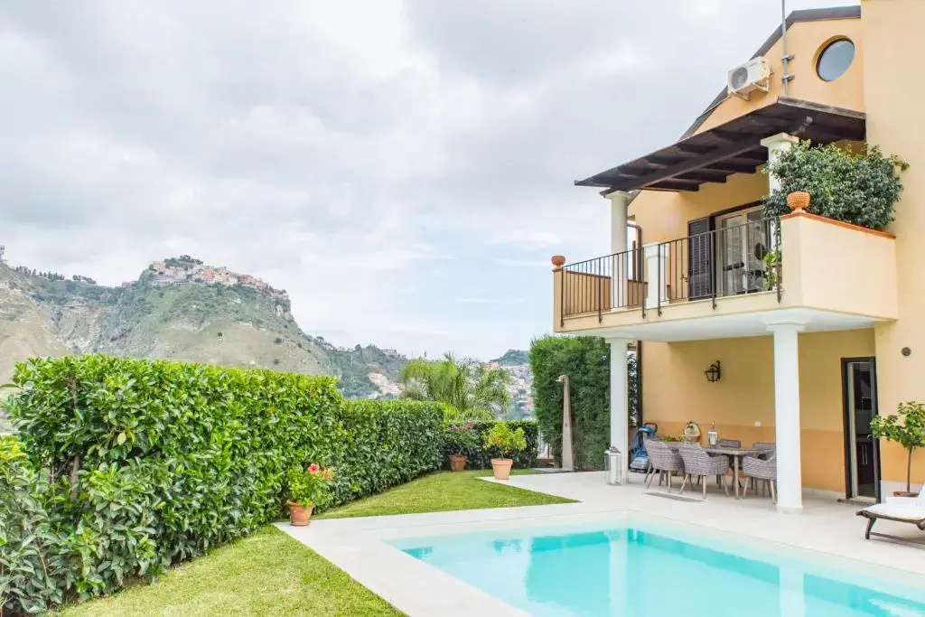 Villa Almond
