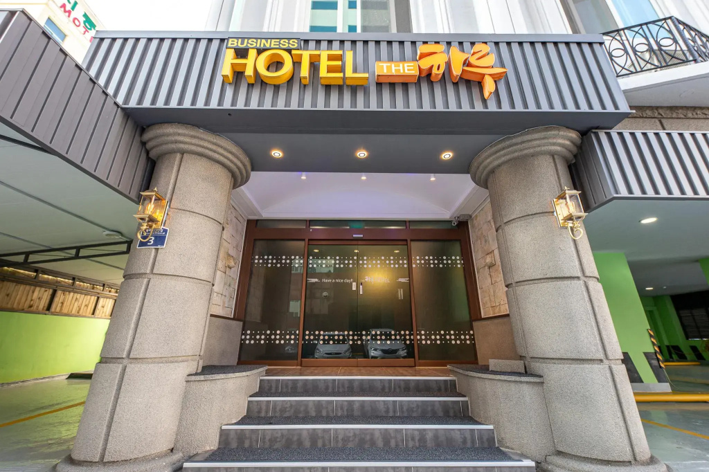 Zara Hotel Peace Square