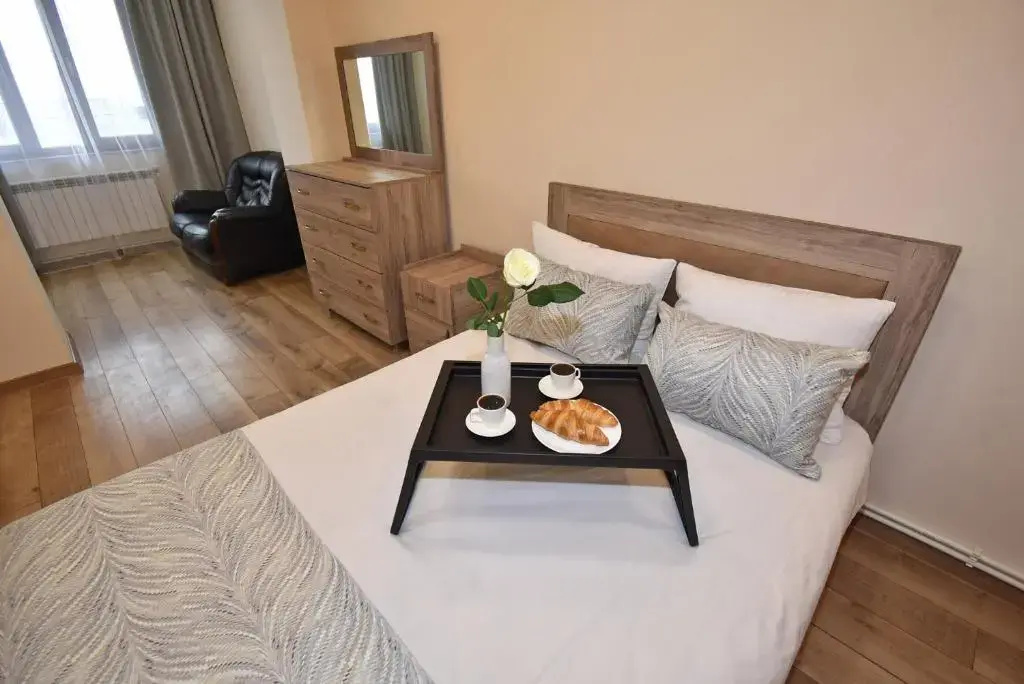 2 bedroom apartment, quiet and spacious
