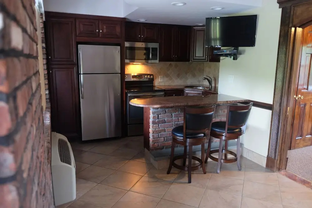 Chalet Inn & Suites