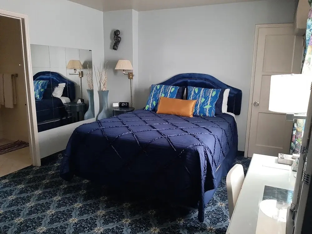 THE NEW STAR MOTEL - 1950s Extended-Stay Lodging and Retreat Center