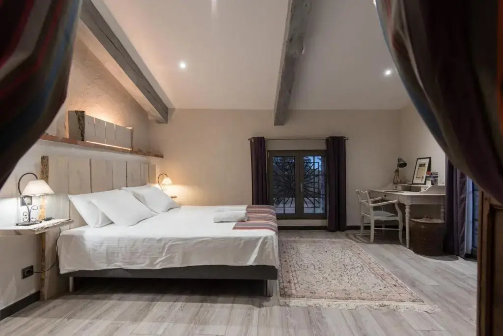 LE MAS DES COLOMBES Chambres d'hôtes B&B & SPA