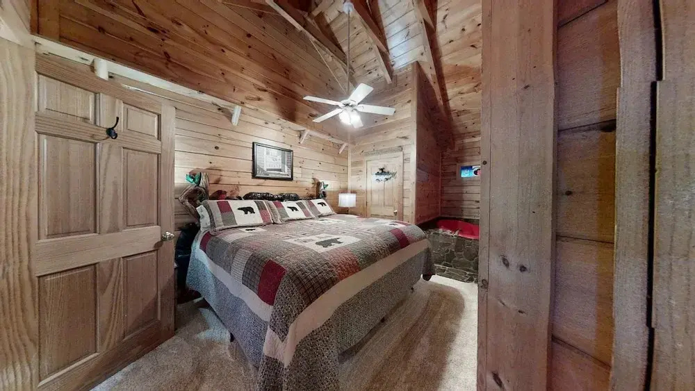 Snoozers Hollow 1 Bedroom Cabin by RedAwning