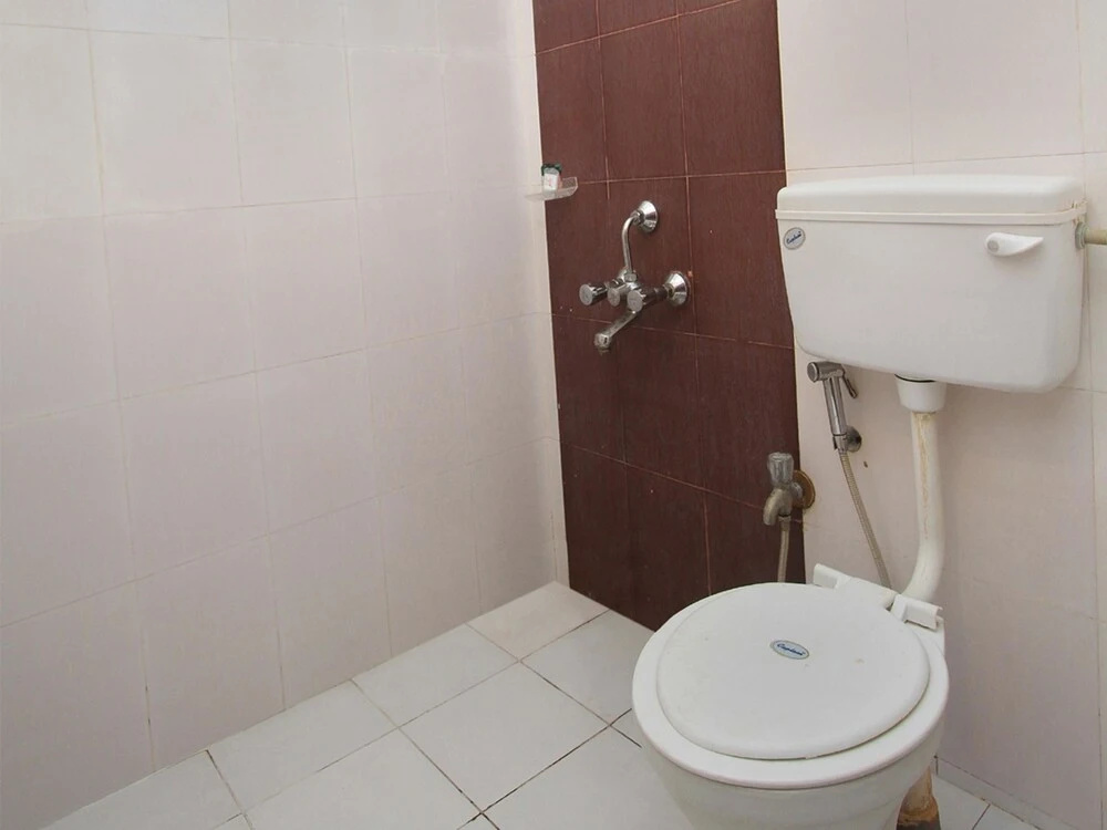 Charu Comforts by OYO Rooms