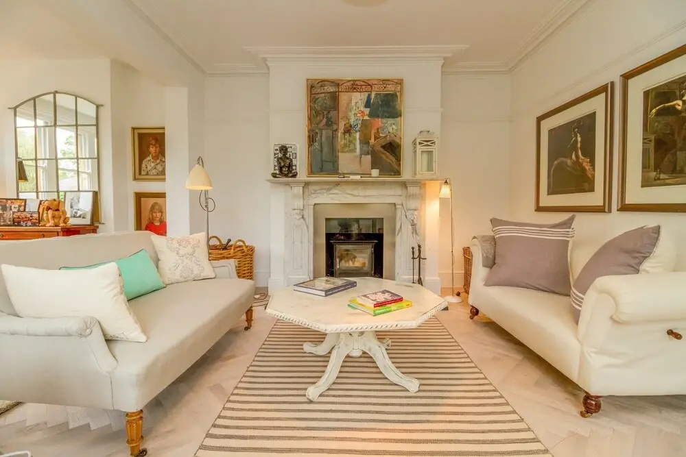 4 Bedroom Canalside Family Home in Oxford