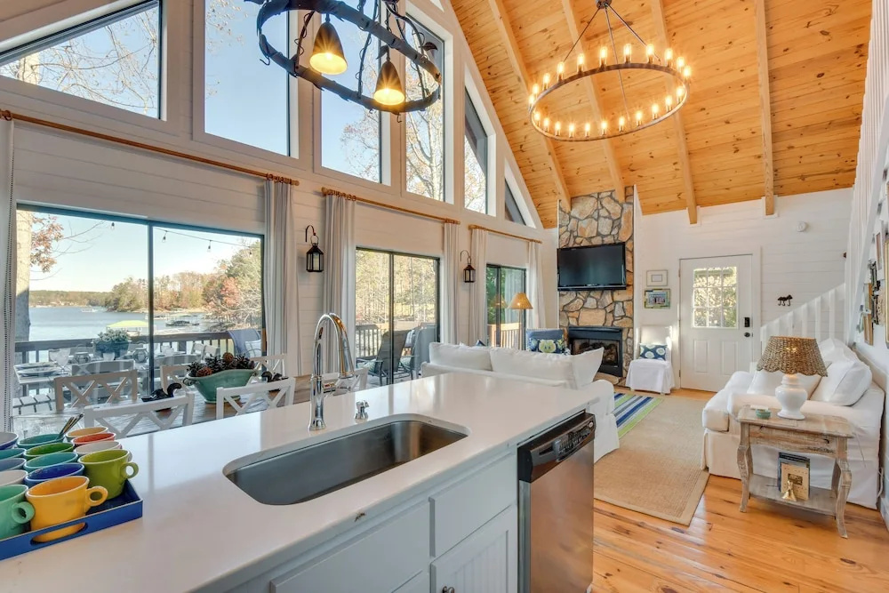 Beautiful Lake Keowee Home w/ Boat Dock & Fire Pit