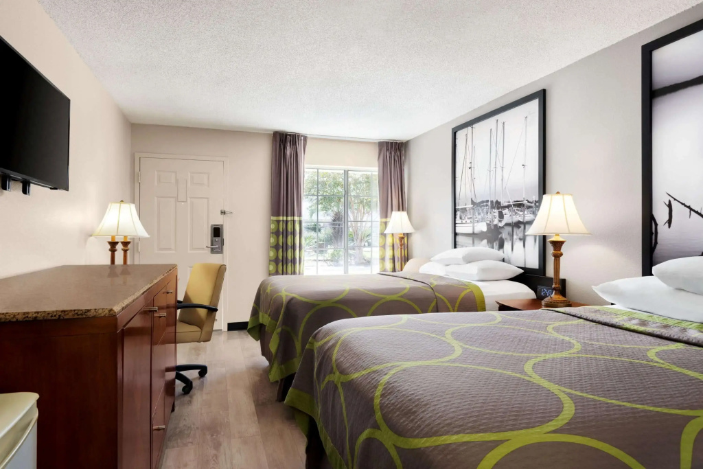 Super 8 by Wyndham Gulfport Airport NW Near Biloxi