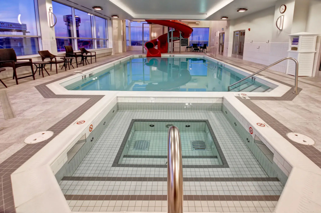Hampton Inn & Suites - Medicine Hat