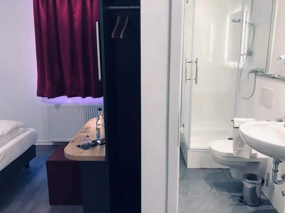 SMARTY Airport Cologne Hotel - KONTAKTLOSER SELF CHECK-IN
