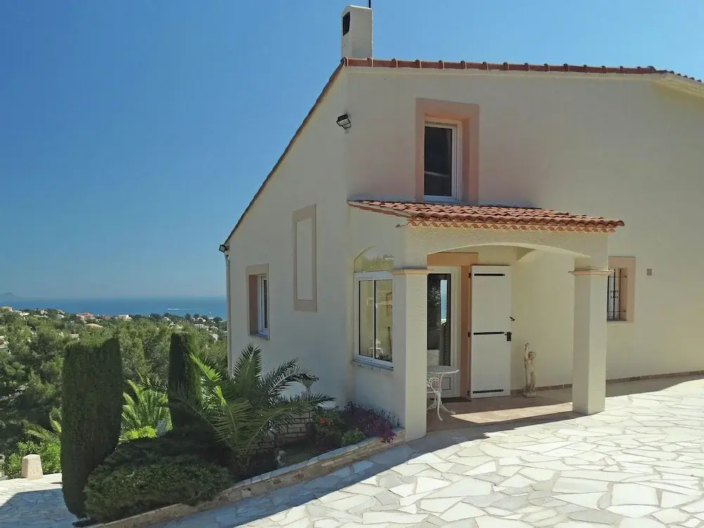Spacious Villa in Var With Swimming Pool