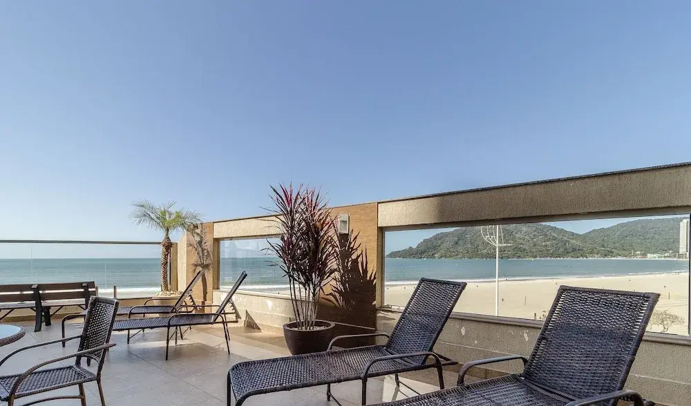 Sea View Apt w/ BBQ on BC Coast Cet1604