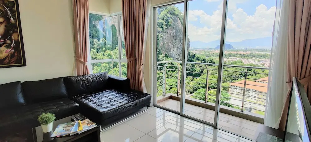 Suites at The Haven Lakeside by Plush