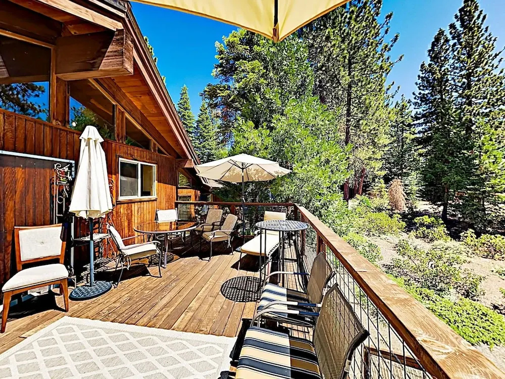New Listing! Large Near Lake Tahoe & Beach 5 Bedroom Home