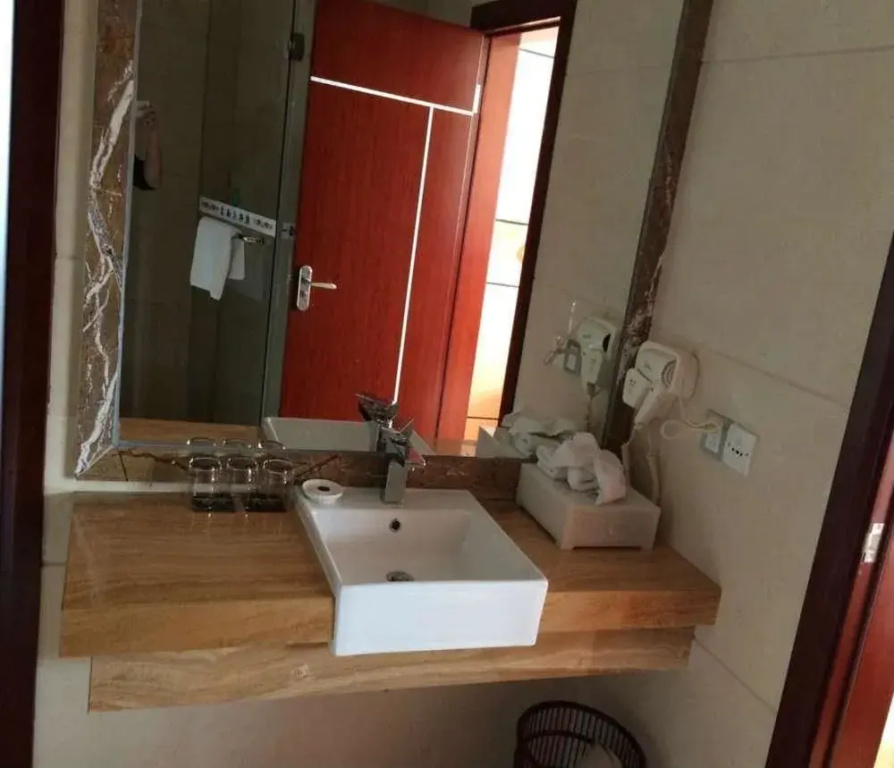 Longzhu Hotel