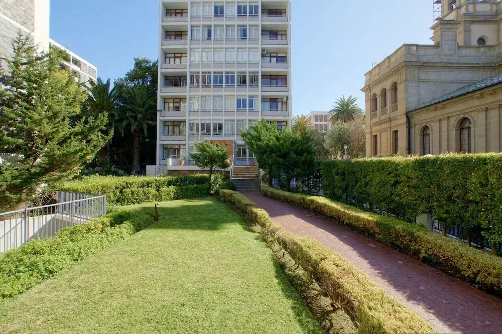 437 St Martini Gardens Apartments