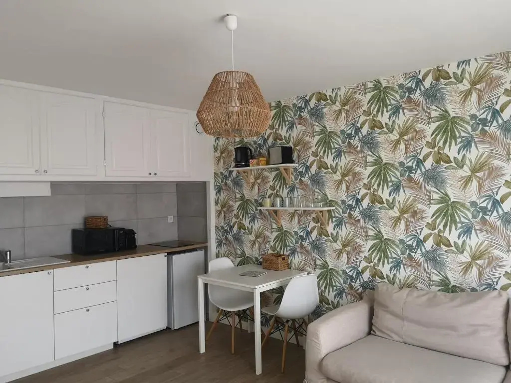 Studio climatisé tout confort à 2 pas de la mer avec parking privé