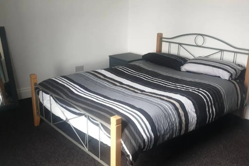 Hullidays - University Side Lg 4 bed House