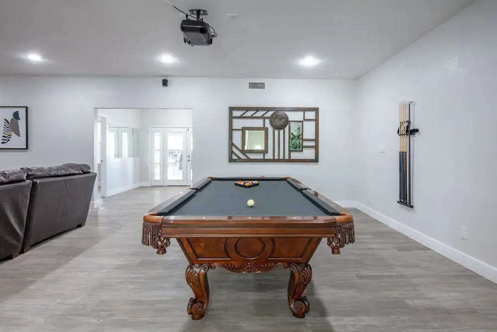 8140 E Pine - 6 Br Home