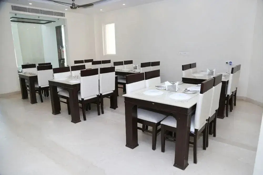 Qcent Gurgaon by Pacific Inn