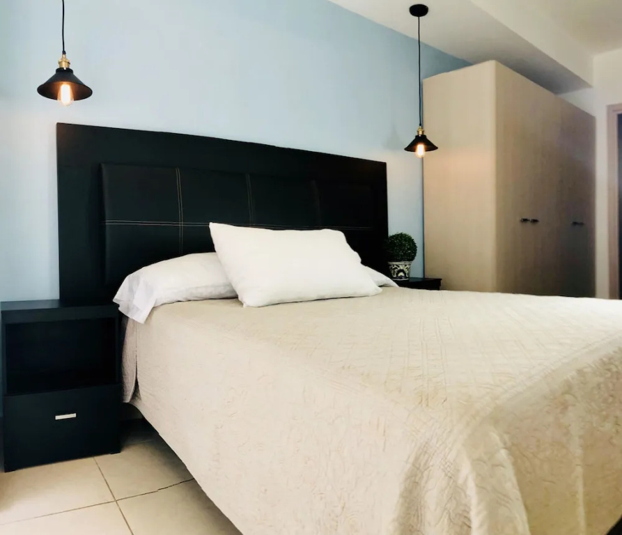 Alameda Downtown Apartment 404