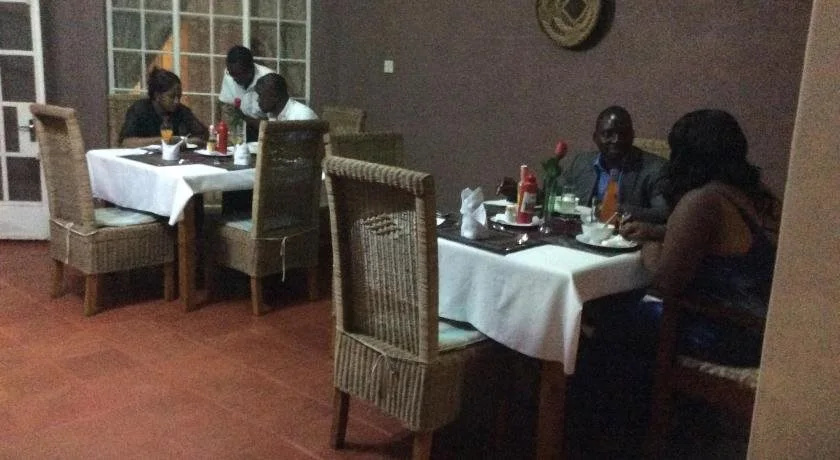 Palm Valley Lodge