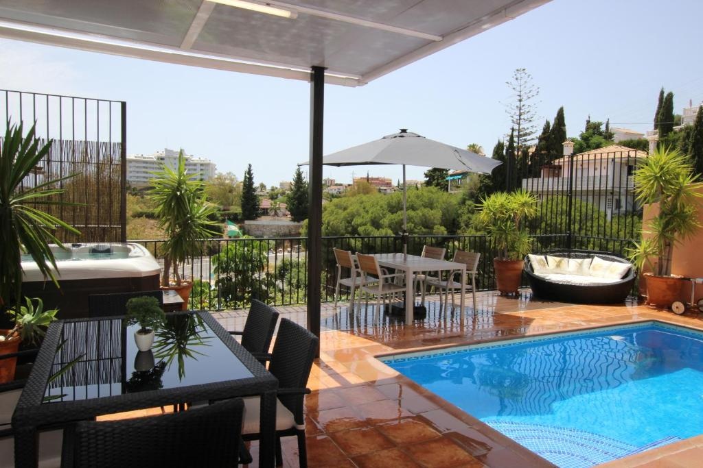 Luxurious Hillside Villa with Private Pool - Sea & Mountain Views