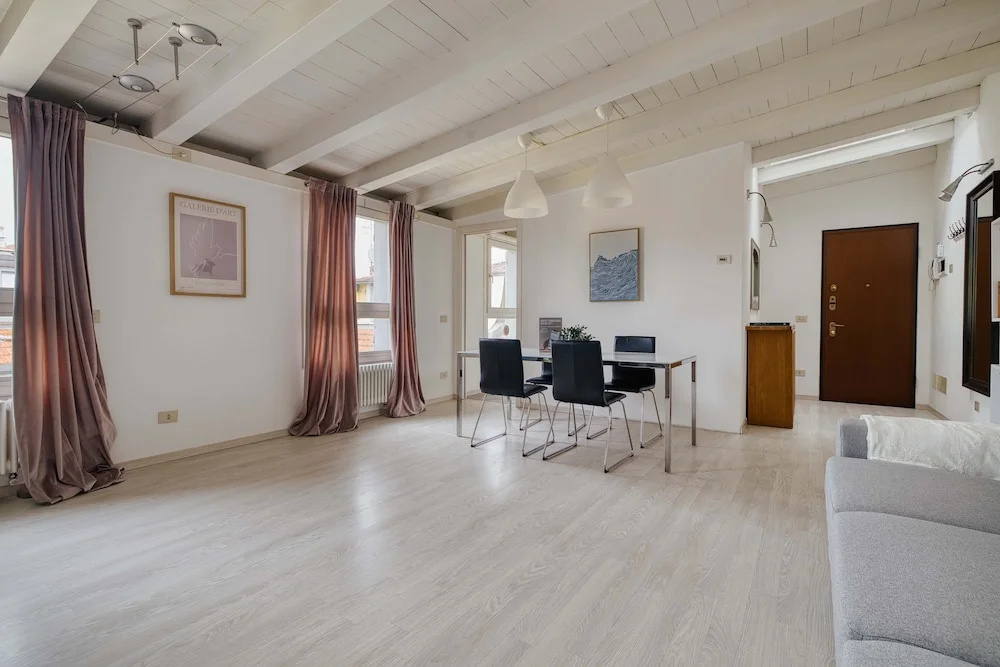 Bright Flat in the Heart of Porta Venezia