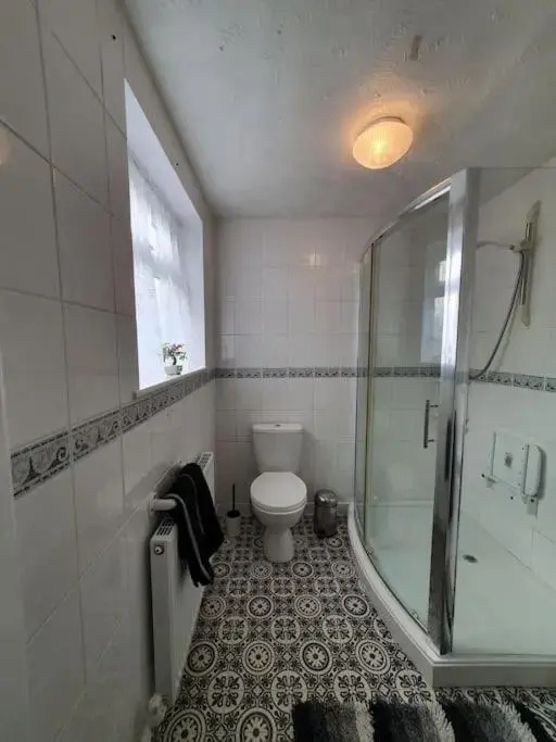 Polly's Place - A lovely 3 bed flat, near to beach with free parking