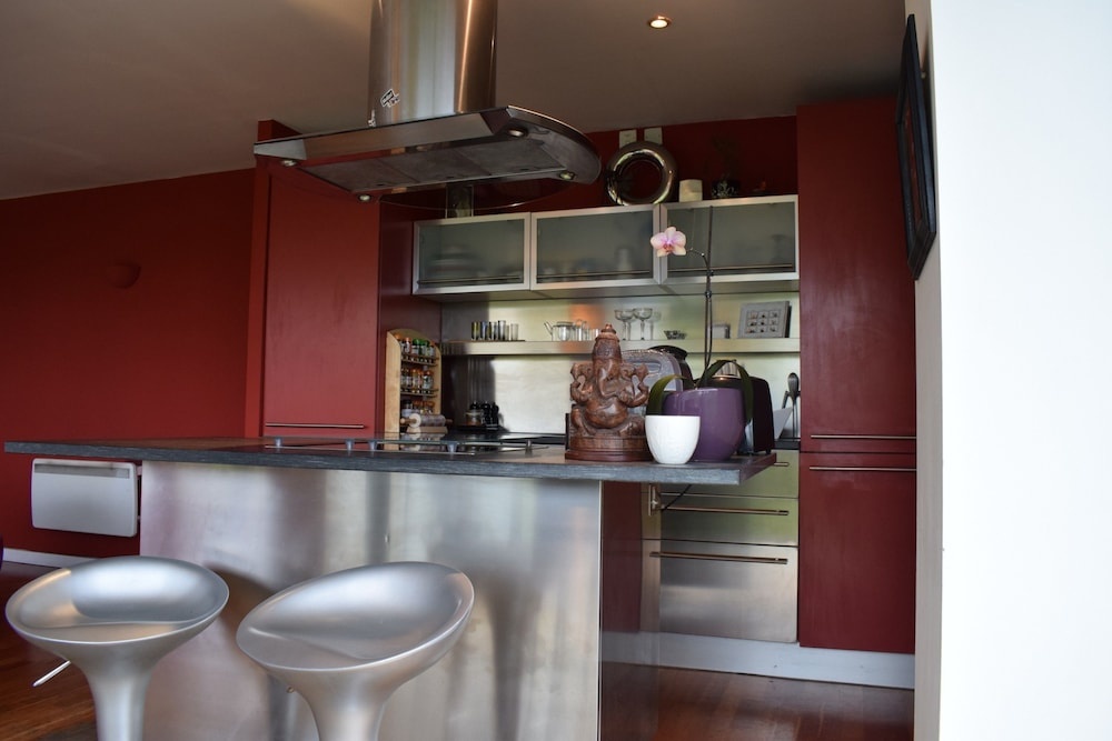 2 Bed Flat in Shoreditch With Balcony