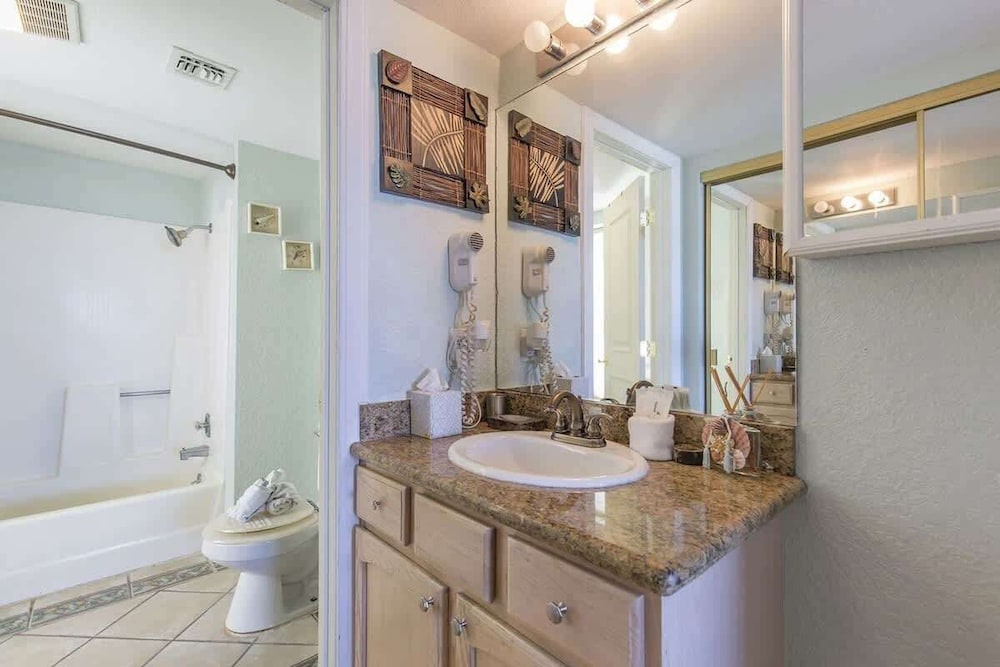 Sweeping 10th Floor Views - Up to 8 - Beachfront