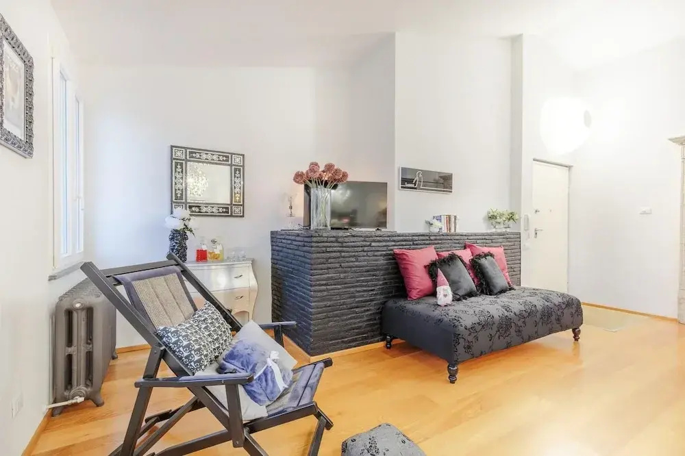 Casa Elo in Lucca With 1 Bedrooms and 1 Bathrooms
