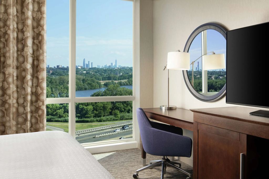 Hampton Inn & Suites Teaneck/Glenpointe
