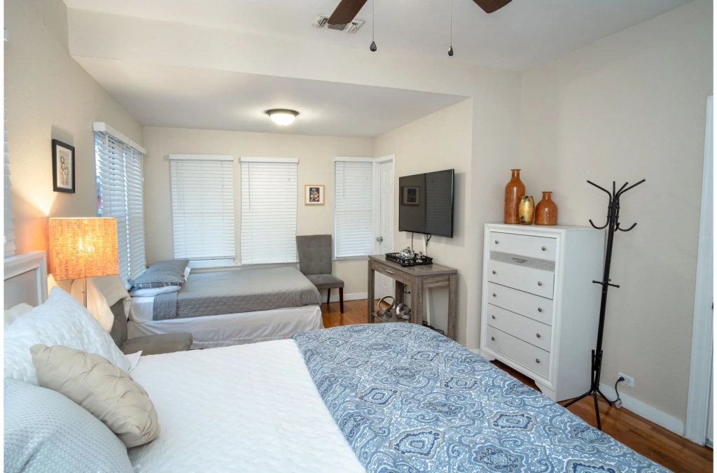 The Highland House 5BR Huge Patio 2 miles to DT