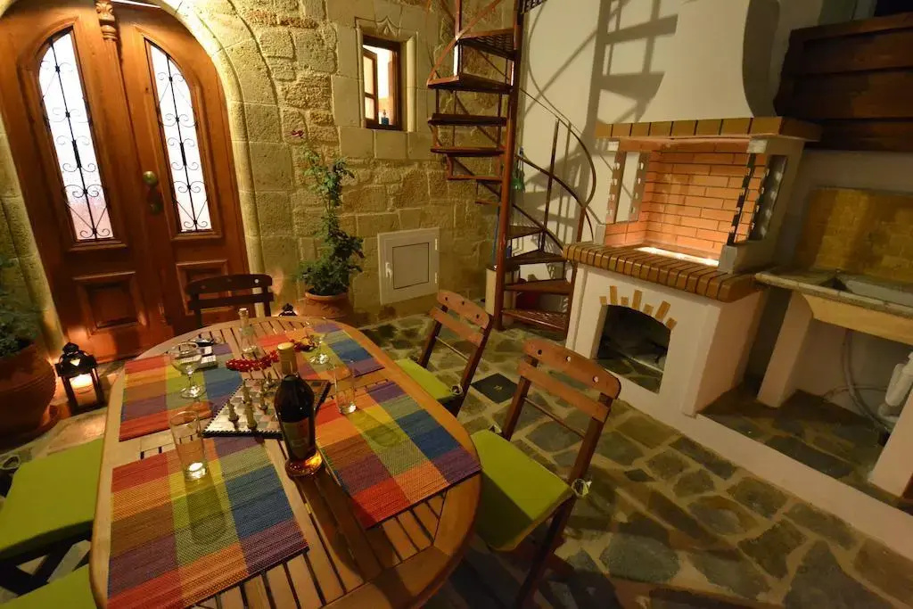Villa Patitiri Traditional House with hot tub