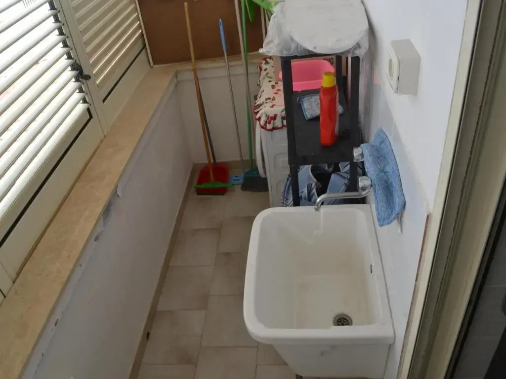 Central Holiday Home With Terrace And Garden, Parking Available
