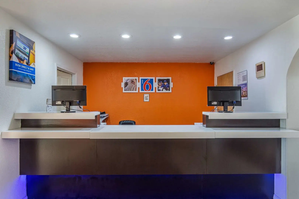 Motel 6-Mcalester, OK