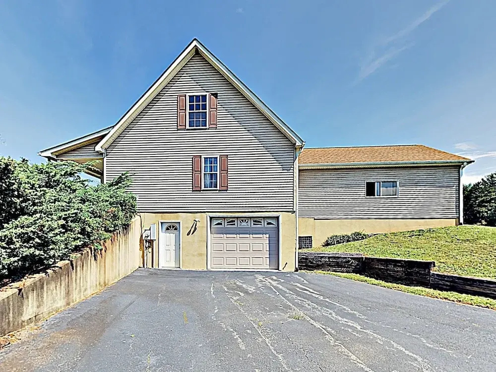 New Listing! Private Country On 20+ Acres 3 Bedroom Home